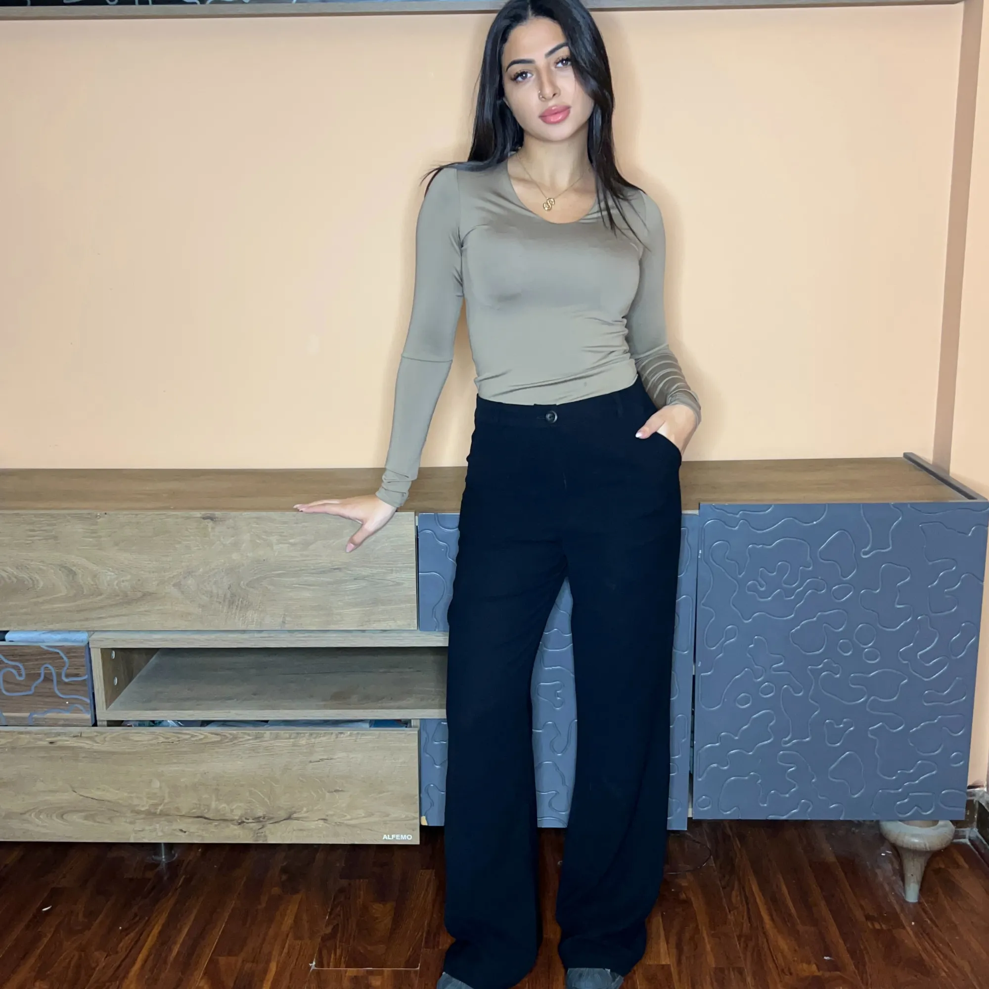 Chic Tailored Wide-Leg Pants