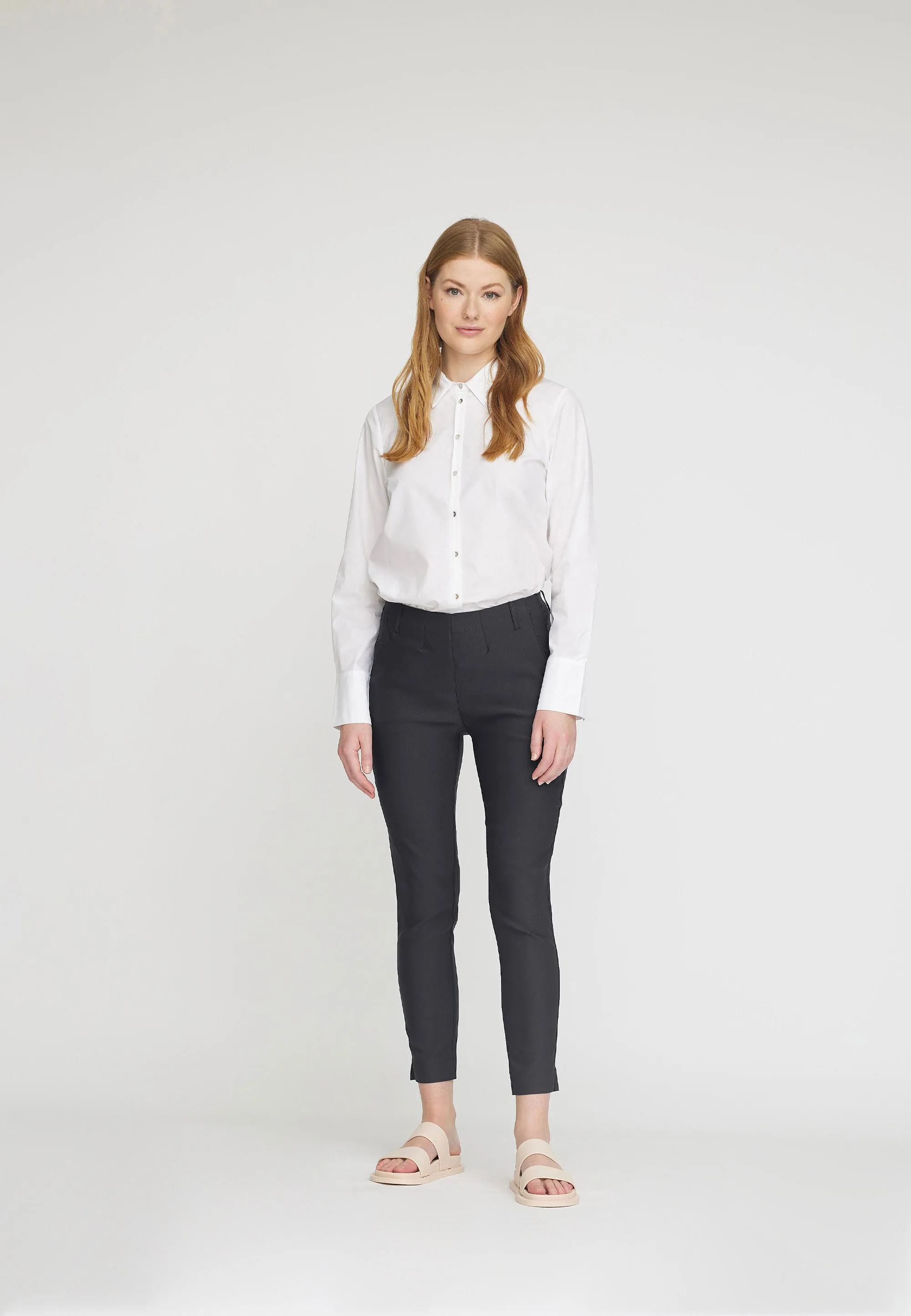 Elizabeth Slim Crop - Black